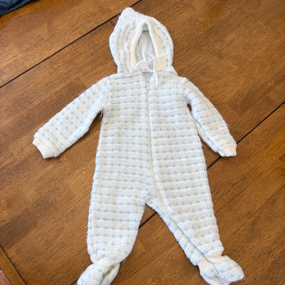 VINTAGE white blue onesie sleeper hood pattern zipper fits approx. 9m